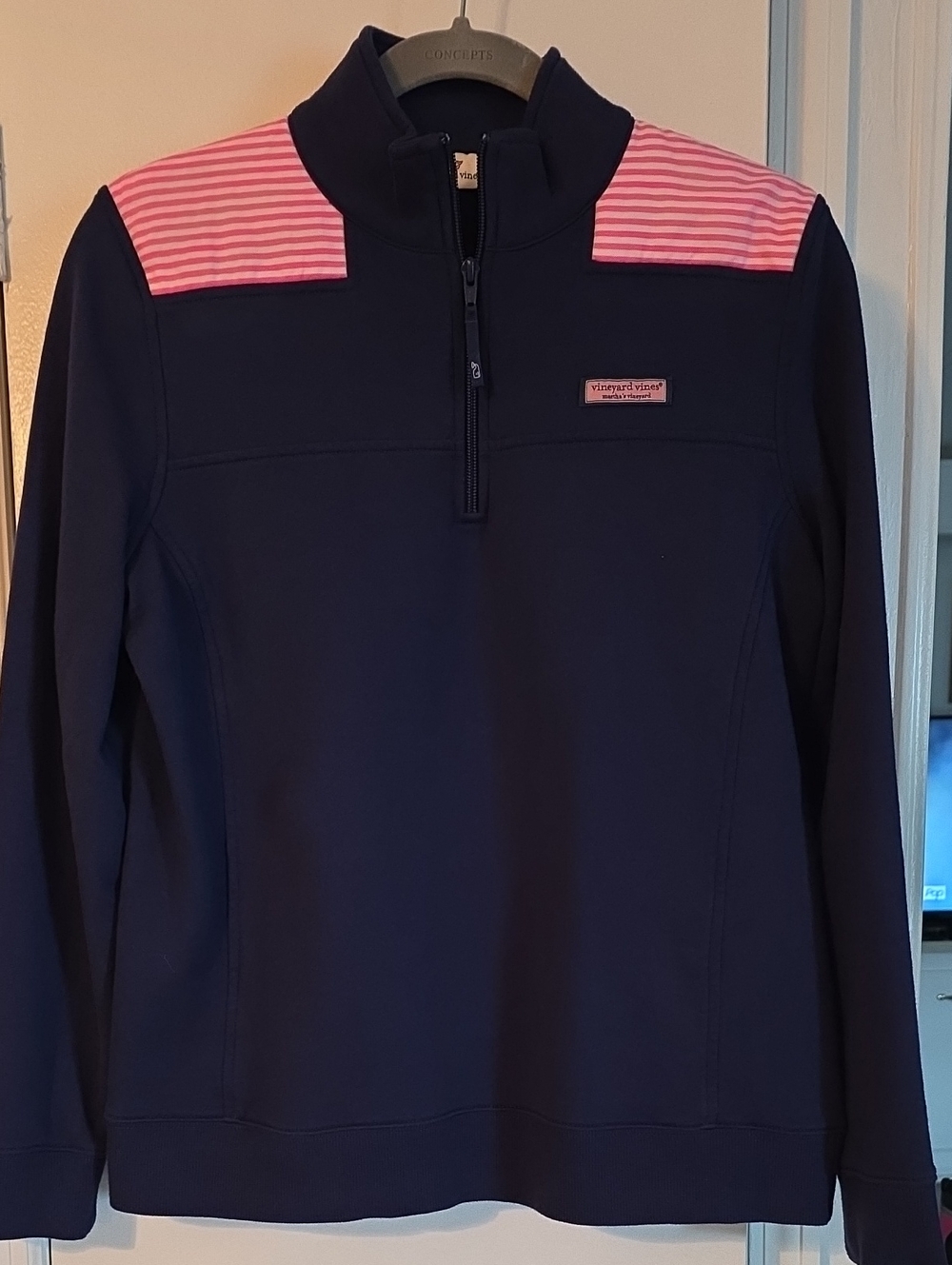 Vineyard Vines NWOT Navy Half‑Zip Pullover with Pink Striped Shoulder Panels